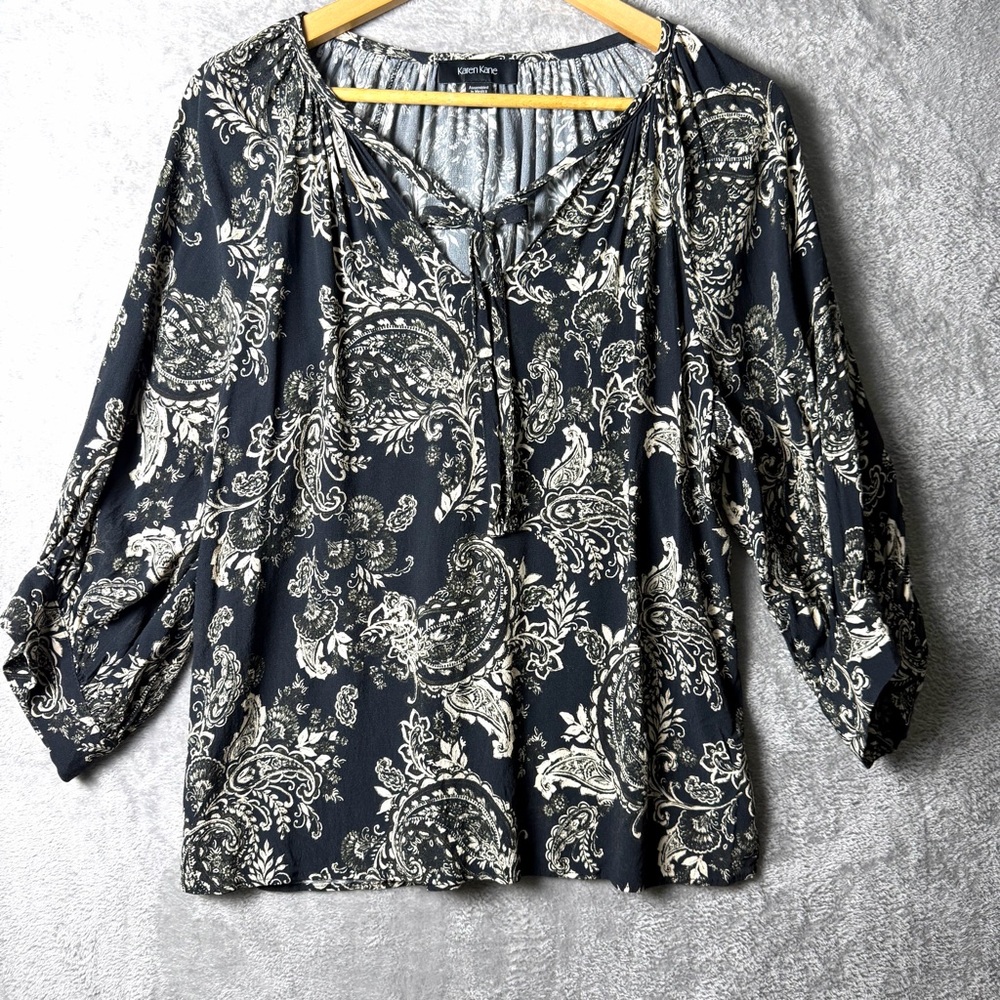 Karen Kane Black and Cream Paisley Women's tie neck top, blousen sleeve size L